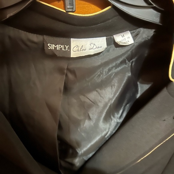 LKNW Simply Chloe Dao black gold trim blazer xs (J11) - Picture 3 of 3